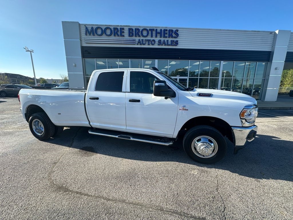 2024 RAM 3500 Tradesman 4x4 Crew Cab 8' Box