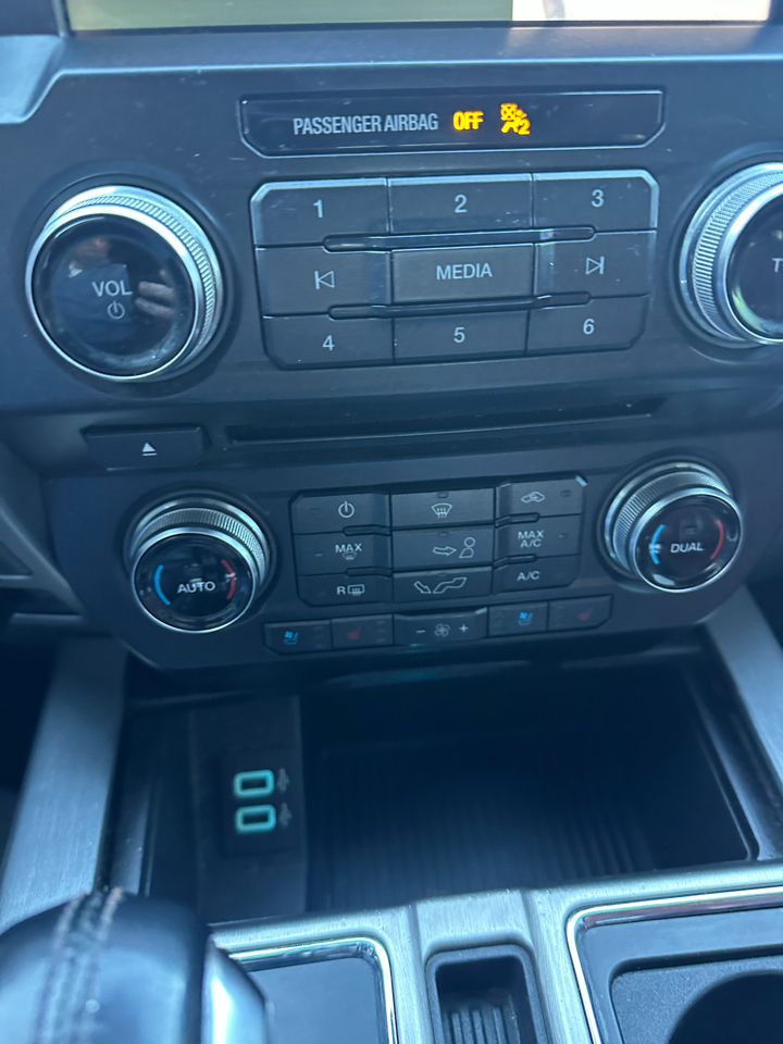 Ford F-150 4WD SuperCrew 145" Platinum 2018