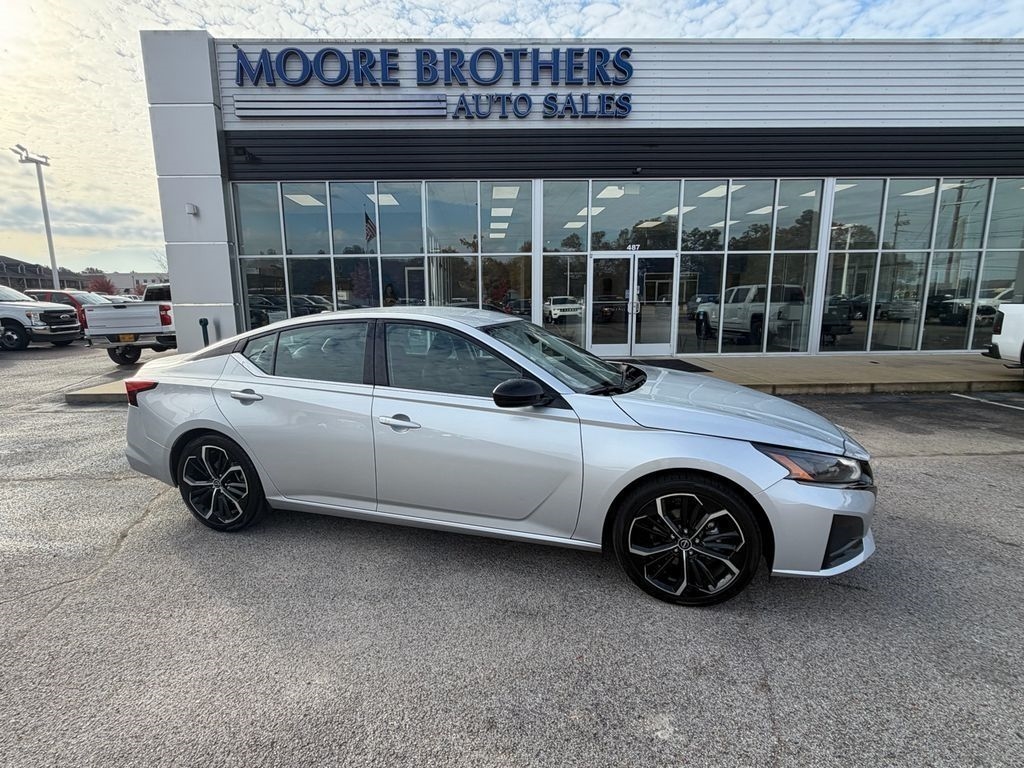 2024 Nissan Altima 2.5 SR Sedan