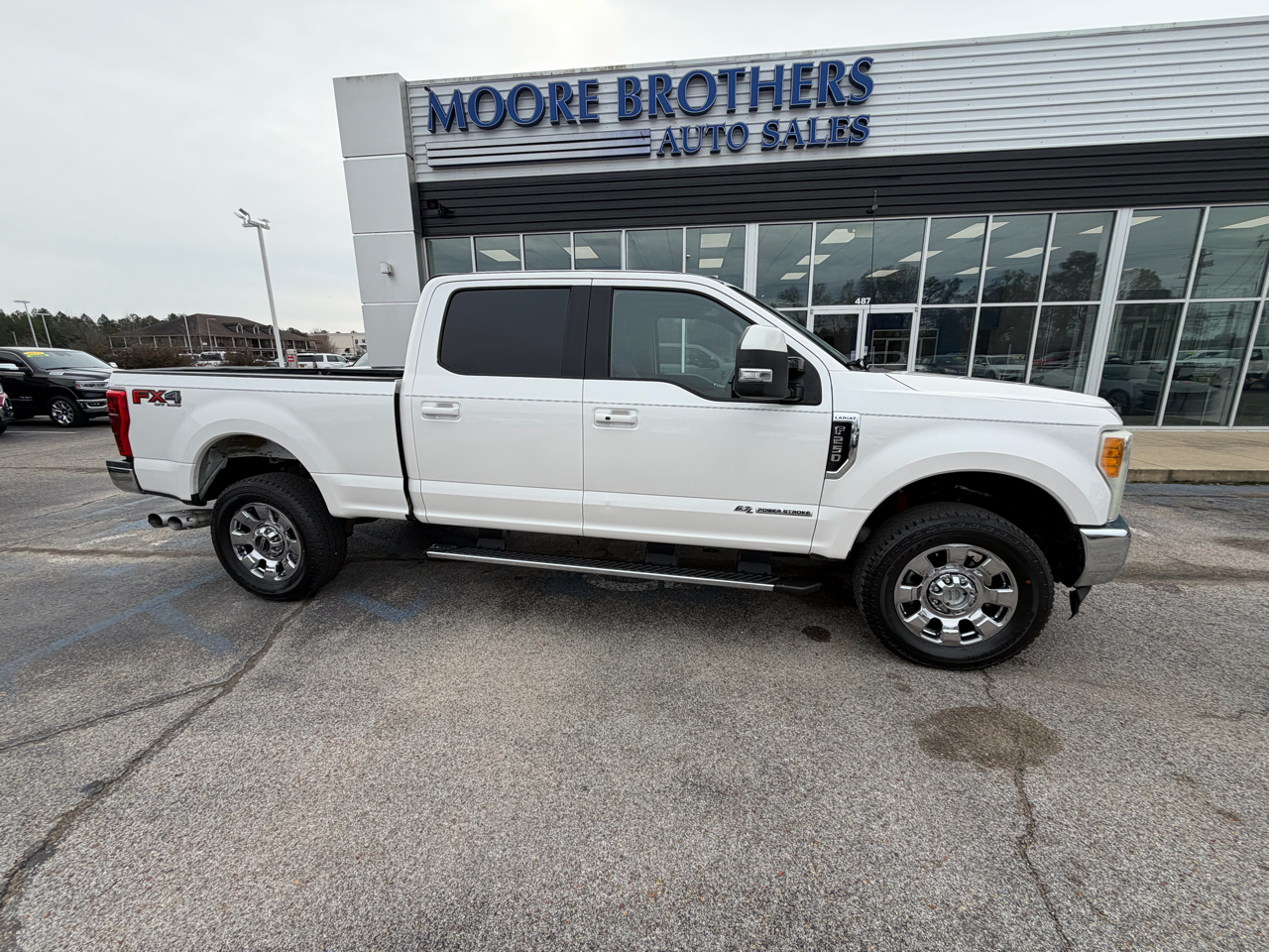 2017 Ford Super Duty F-250 SRW Lariat 4WD Crew Cab 8' Box