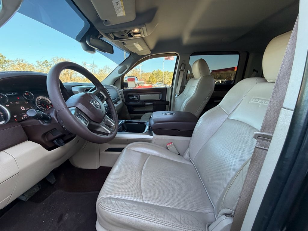 RAM 3500 4WD Crew Cab 149" Laramie 2016