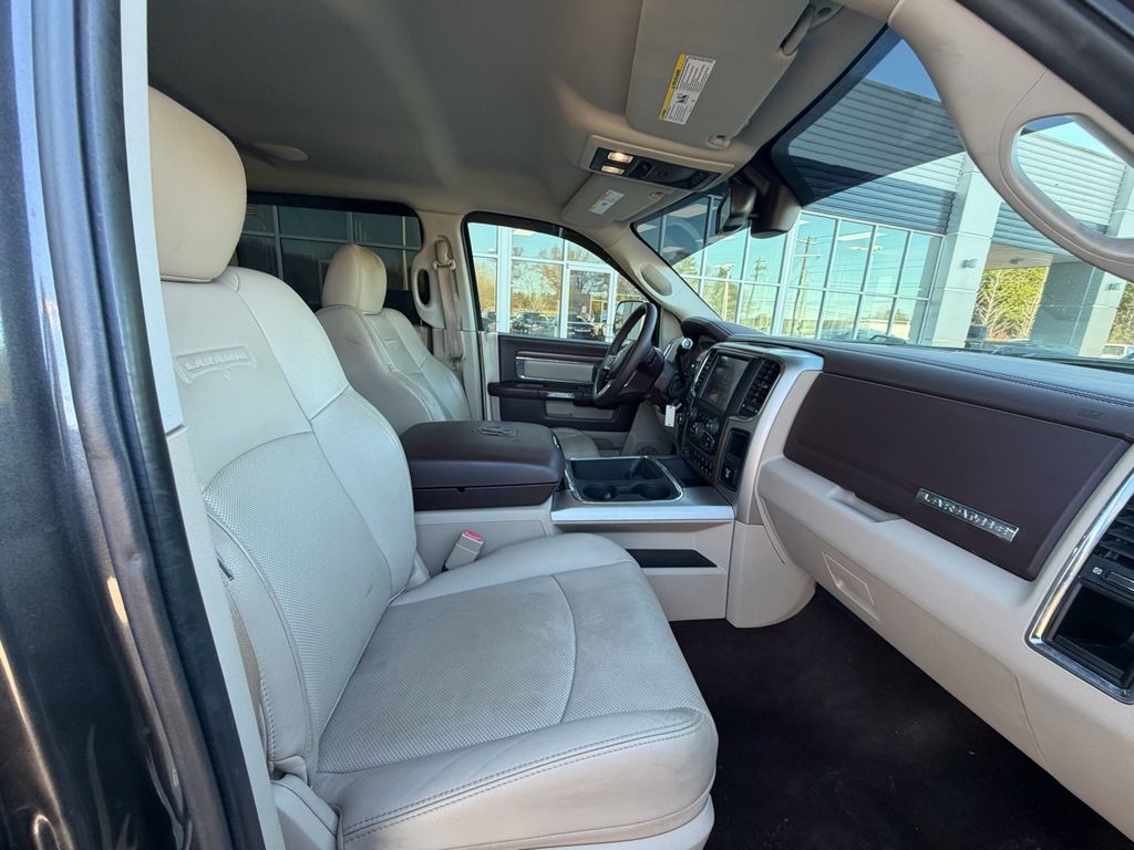 RAM 3500 4WD Crew Cab 149" Laramie 2016