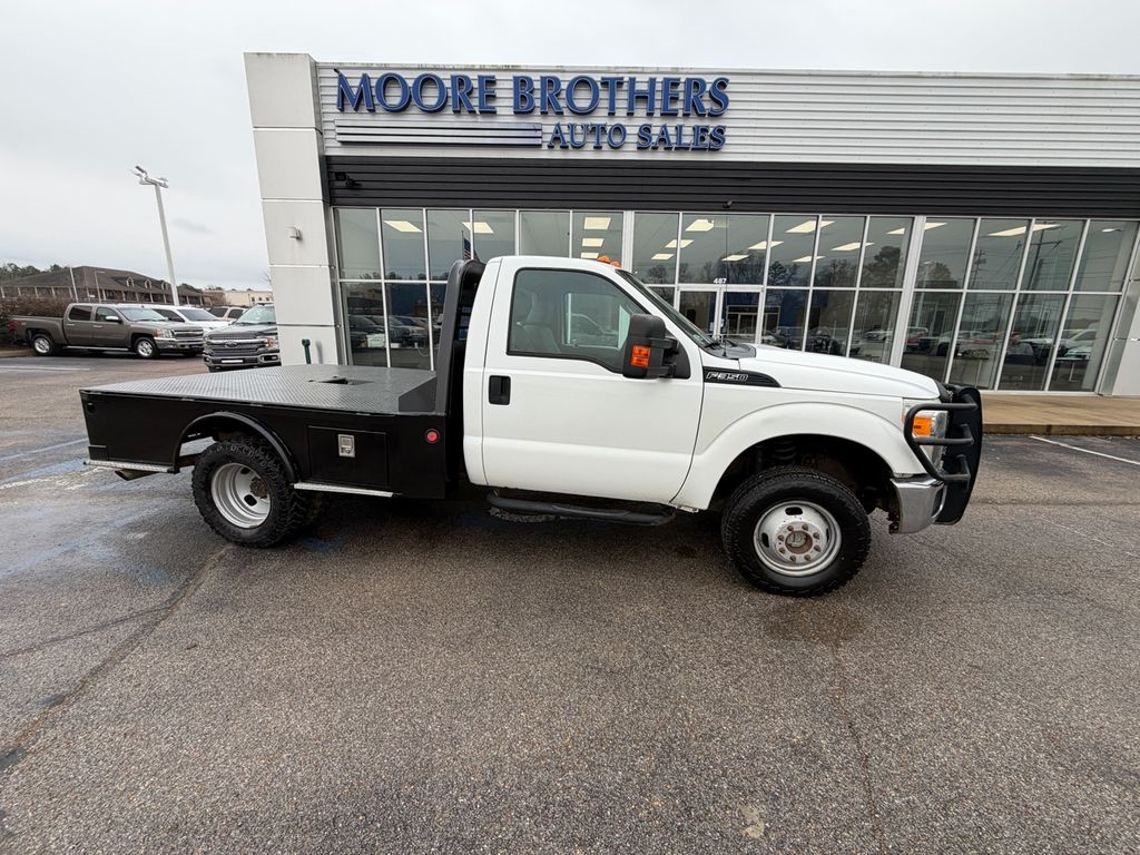 2012 Ford F-350 Super Duty Chassis Cab XL's photo