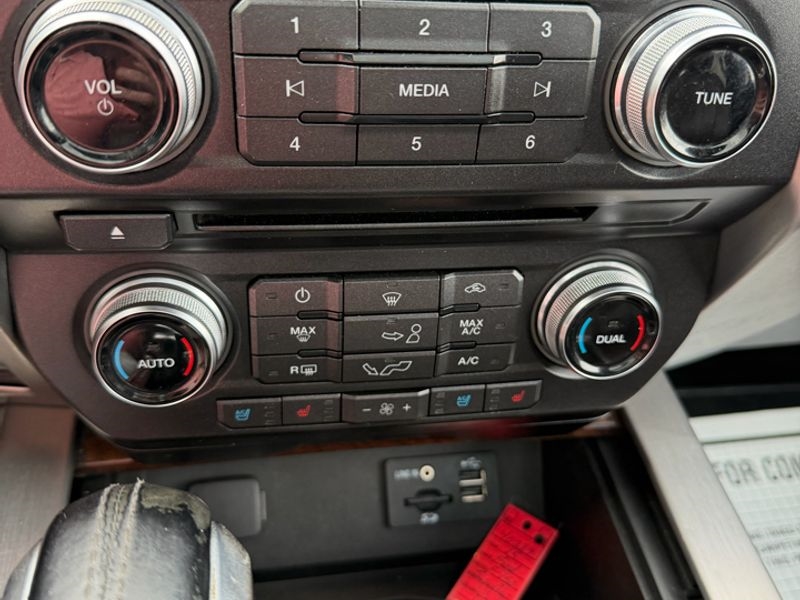 Ford F-150 Platinum 4WD SuperCrew 5.5' Box 2015