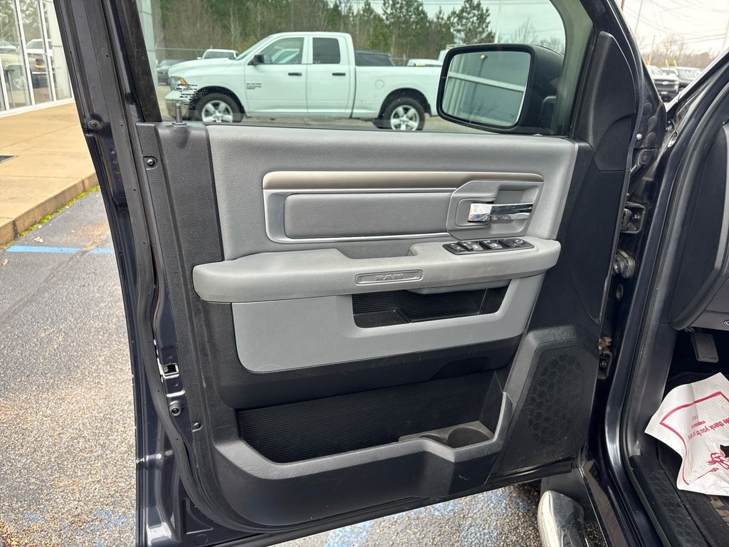 RAM 1500 4WD Crew Cab 140.5" Big Horn 2014