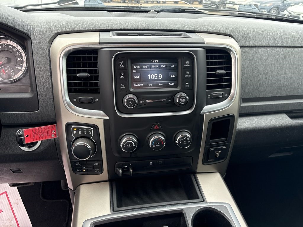 RAM 1500 4WD Crew Cab 140.5" Big Horn 2014