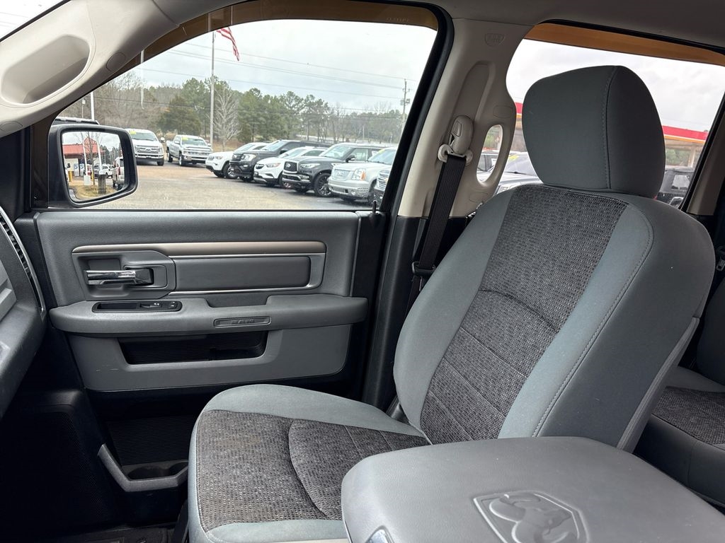 RAM 1500 4WD Crew Cab 140.5" Big Horn 2014