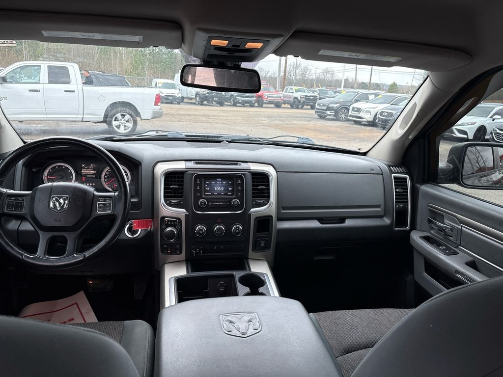 RAM 1500 4WD Crew Cab 140.5" Big Horn 2014