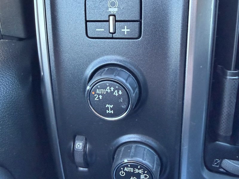 Chevrolet Silverado 1500 4WD Crew Cab 143.5" LTZ w/1LZ 2018