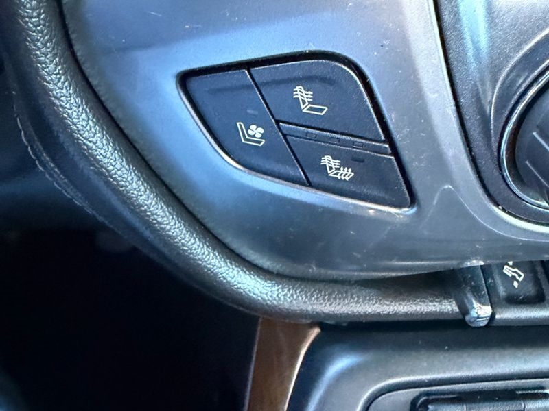 Chevrolet Silverado 1500 4WD Crew Cab 143.5" LTZ w/1LZ 2018