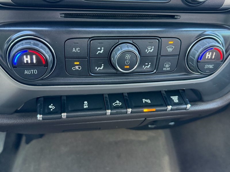 Chevrolet Silverado 2500HD Built After Aug 14 4WD Crew Cab 153.7" LT 2015