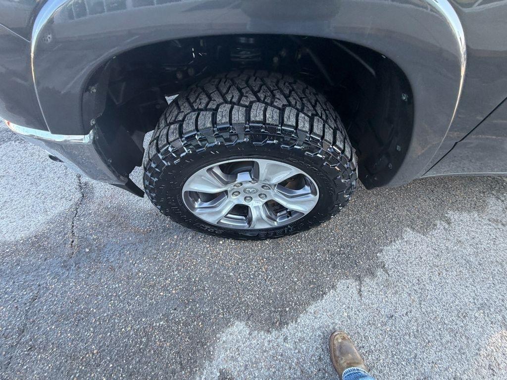 RAM 1500 Laramie 4x4 Crew Cab 5'7" Box 2021