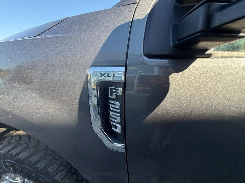 Ford Super Duty F-250 SRW XLT 4WD Crew Cab 8' Box 2022