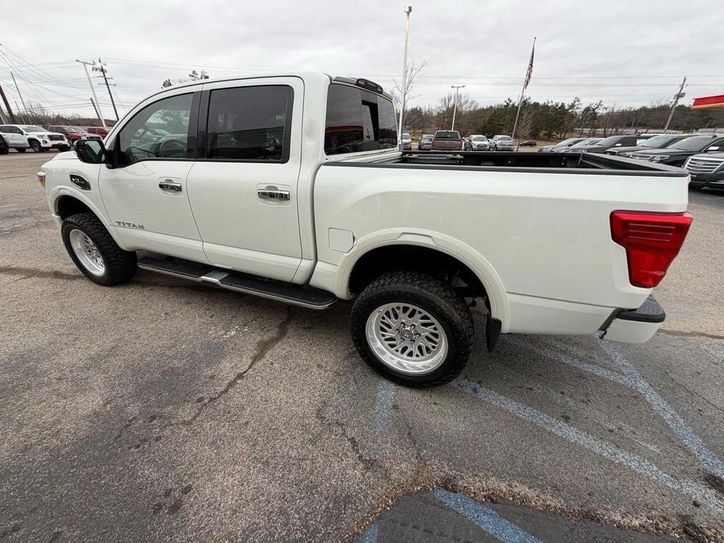 Nissan Titan 4x4 Crew Cab Platinum Reserve 2017