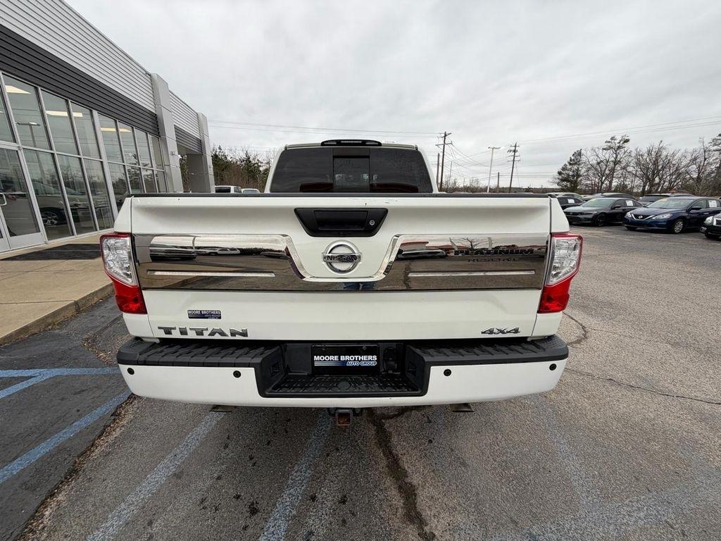 Nissan Titan 4x4 Crew Cab Platinum Reserve 2017