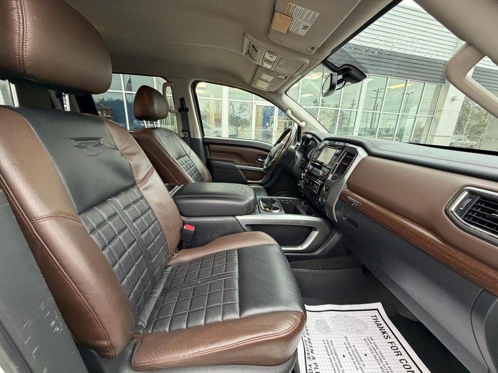 Nissan Titan 4x4 Crew Cab Platinum Reserve 2017