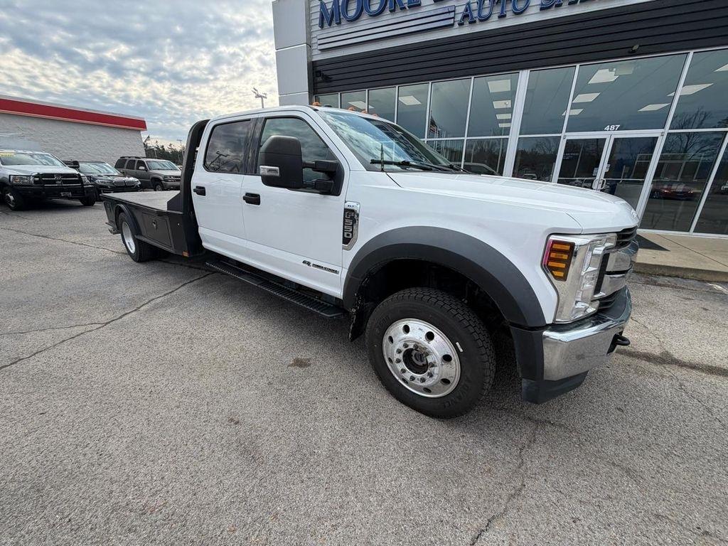 Ford Super Duty F-550 DRW Lariat 4WD Crew Cab 179" WB 60" CA 2019