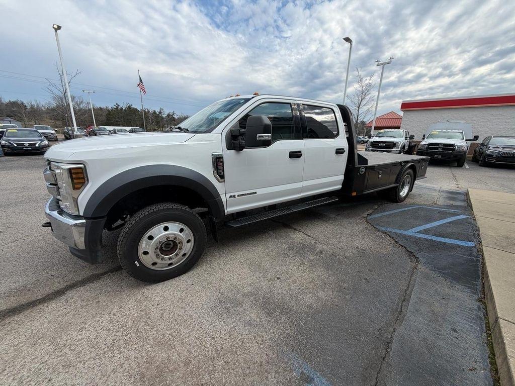 Ford Super Duty F-550 DRW Lariat 4WD Crew Cab 179" WB 60" CA 2019