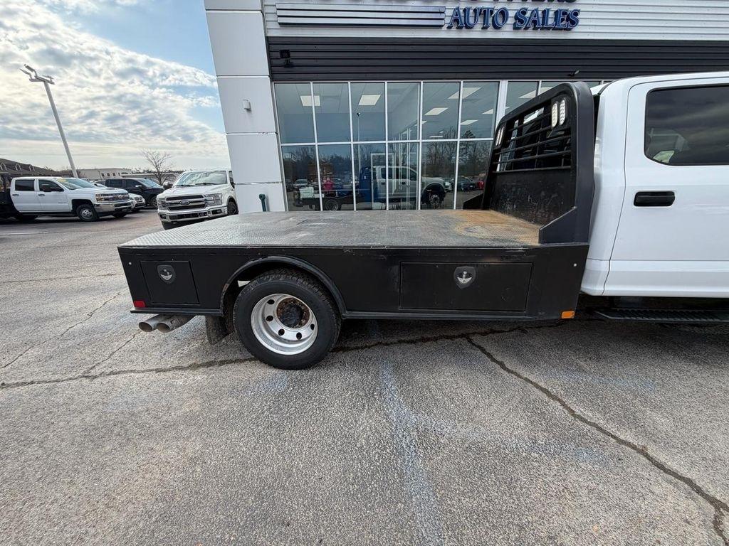 Ford Super Duty F-550 DRW Lariat 4WD Crew Cab 179" WB 60" CA 2019