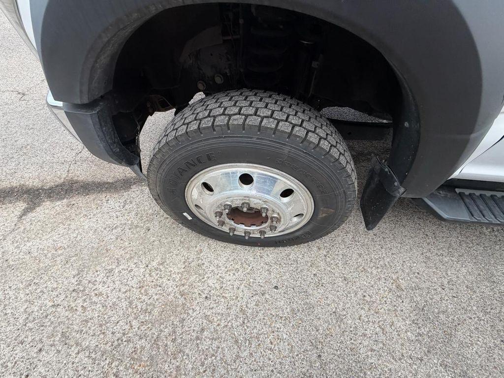 Ford Super Duty F-550 DRW Lariat 4WD Crew Cab 179" WB 60" CA 2019