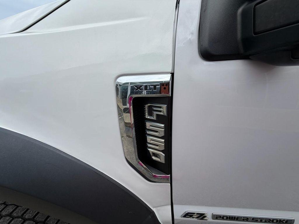 Ford Super Duty F-550 DRW Lariat 4WD Crew Cab 179" WB 60" CA 2019