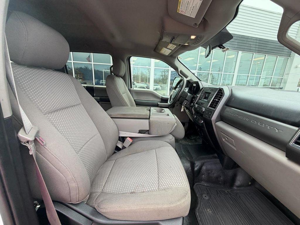 Ford Super Duty F-550 DRW Lariat 4WD Crew Cab 179" WB 60" CA 2019