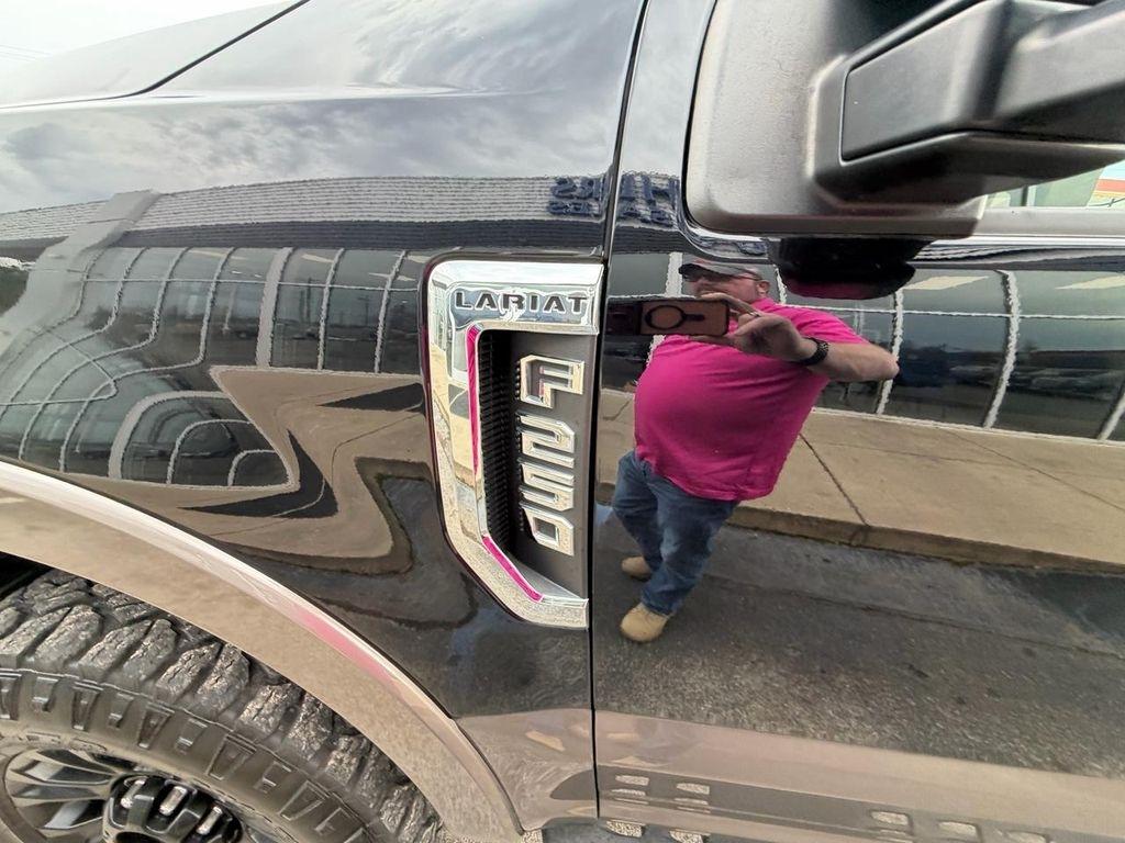 Ford Super Duty F-250 SRW Lariat 4WD Crew Cab 6.75' Box 2022