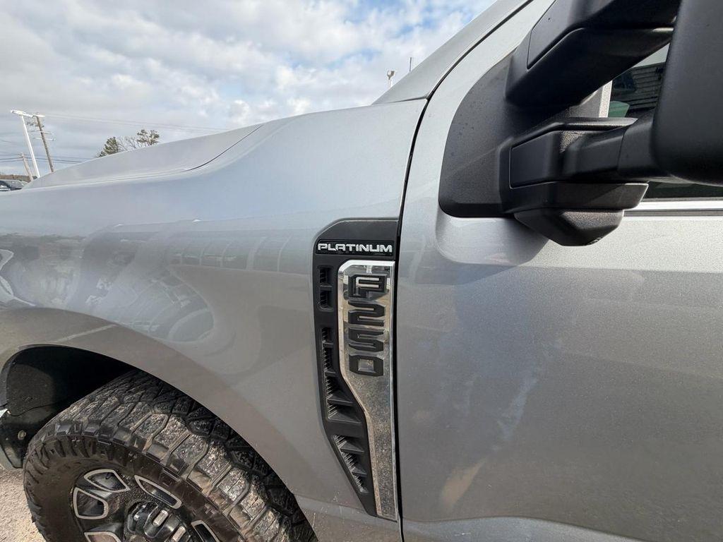Ford Super Duty F-250 SRW Platinum 4WD Crew Cab 8' Box 2024