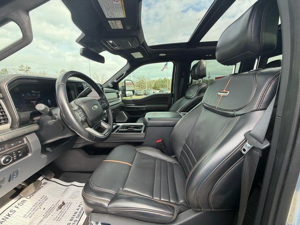 Ford Super Duty F-250 SRW Platinum 4WD Crew Cab 8' Box 2024