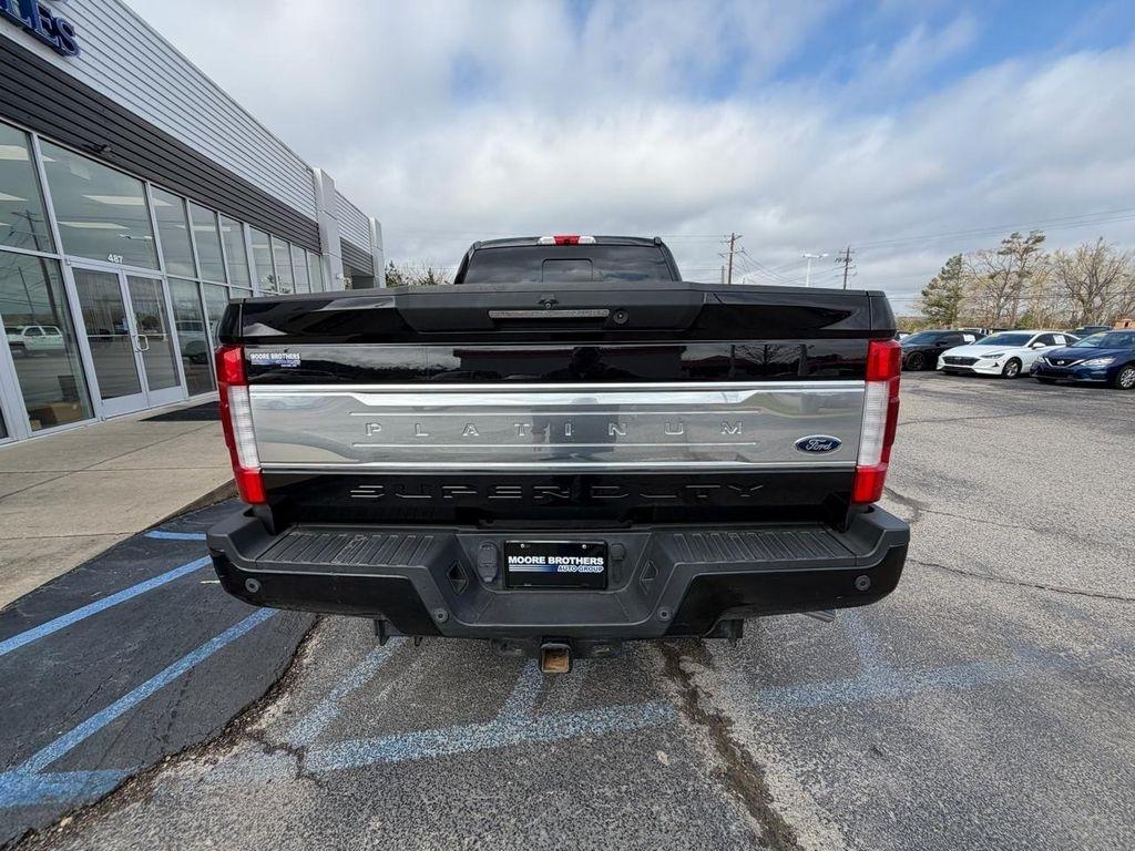 Ford Super Duty F-250 SRW Platinum 4WD Crew Cab 8' Box 2017