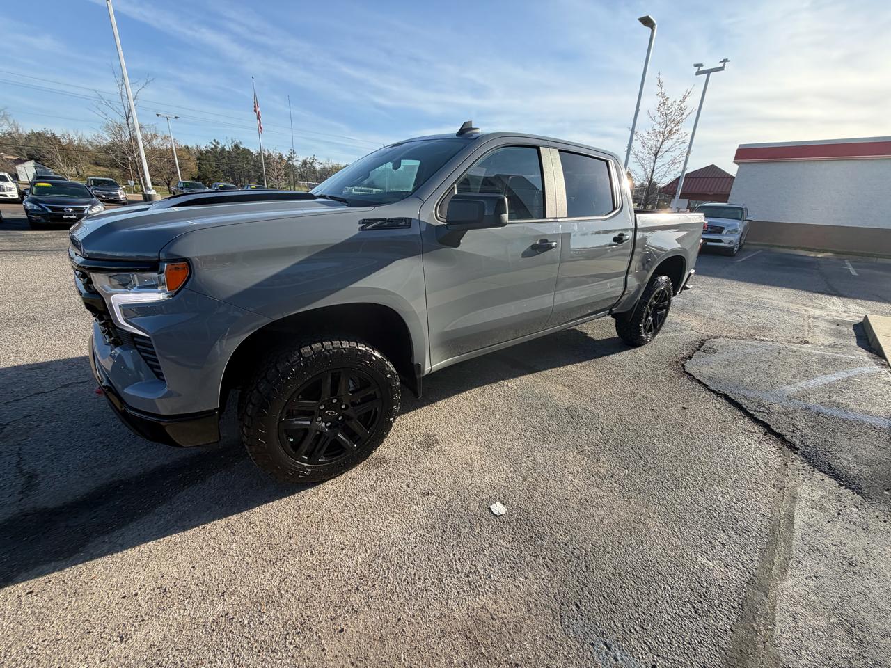 Chevrolet Silverado 1500 4WD Crew Cab 147" LT Trail Boss 2024