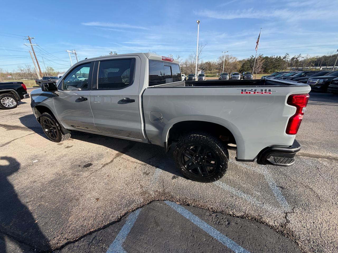 Chevrolet Silverado 1500 4WD Crew Cab 147" LT Trail Boss 2024
