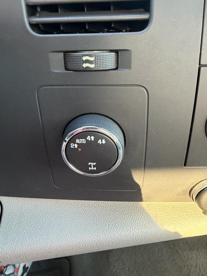 Chevrolet Silverado 1500 4WD Crew Cab 143.5" LT 2012