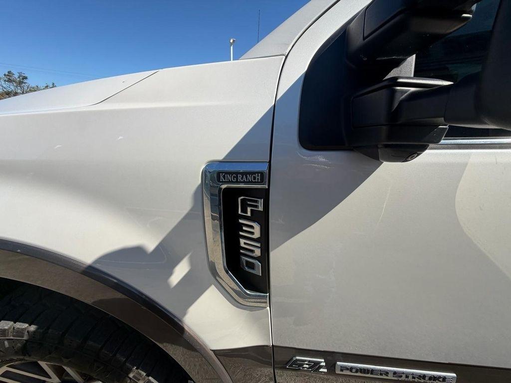 Ford Super Duty F-350 SRW King Ranch 4WD Crew Cab 8' Box 2017
