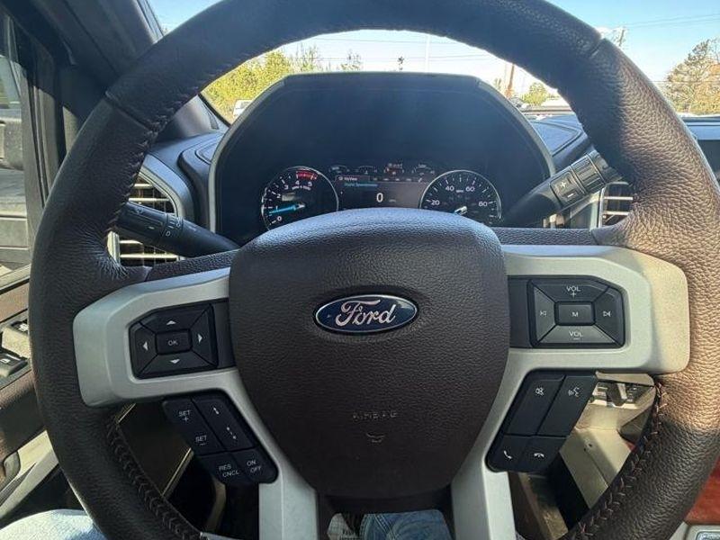 Ford Super Duty F-350 SRW King Ranch 4WD Crew Cab 8' Box 2017