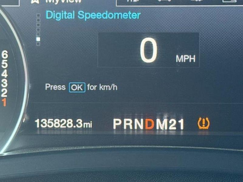 Ford Super Duty F-350 SRW King Ranch 4WD Crew Cab 8' Box 2017