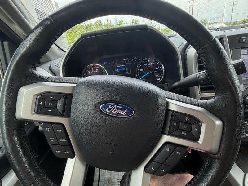 Ford Super Duty F-450 DRW Lariat 4WD Crew Cab 8' Box 2020