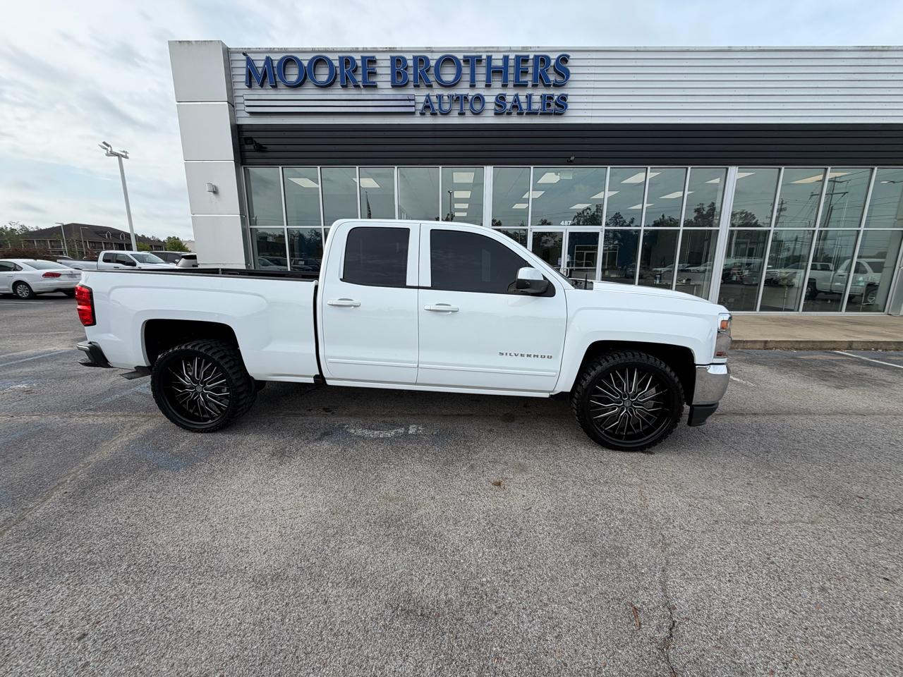 2017 Chevrolet Silverado 1500 2WD Double Cab 143.5" LT w/1LT