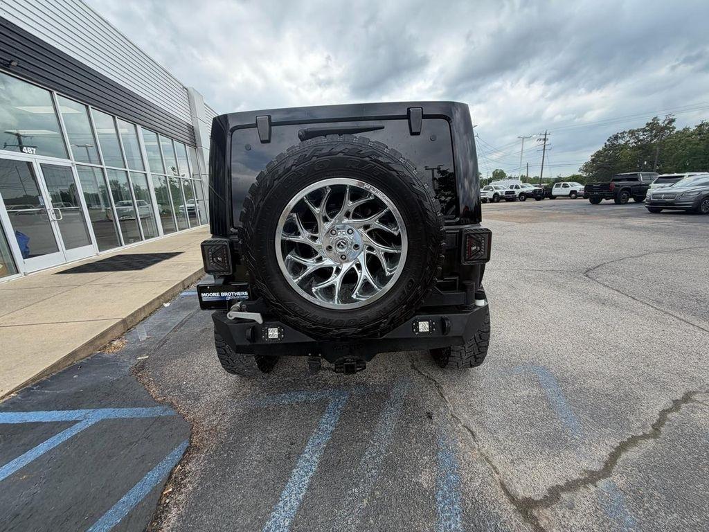Jeep Wrangler Unlimited 4WD 4dr Sahara 2014