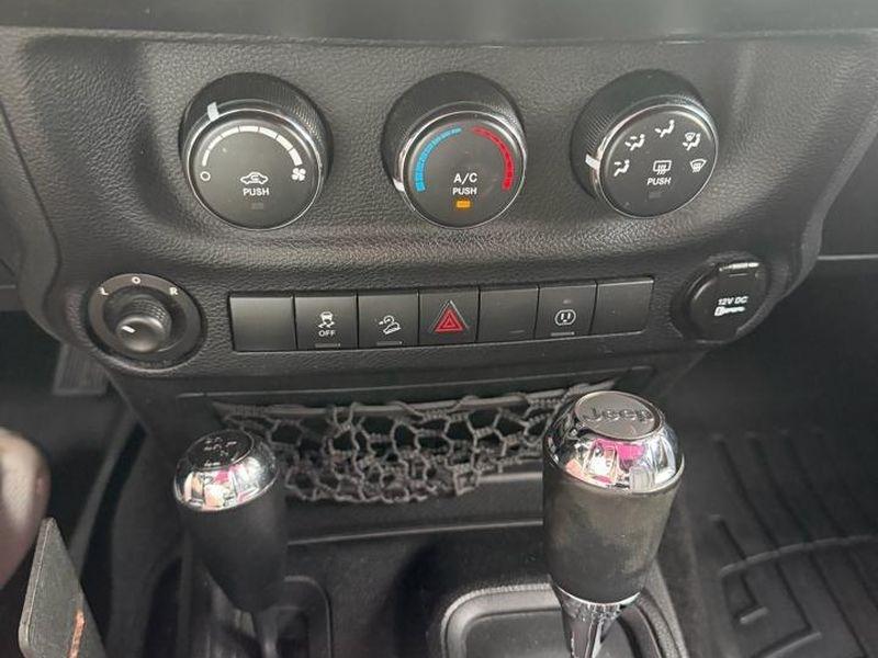 Jeep Wrangler Unlimited 4WD 4dr Sahara 2014