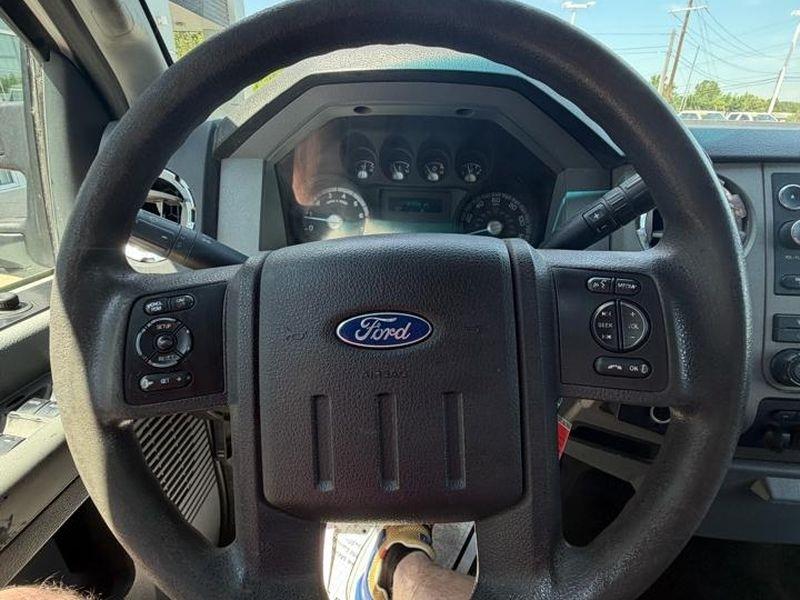 Ford Super Duty F-350 SRW XLT 4WD Crew Cab 8' Box 2014