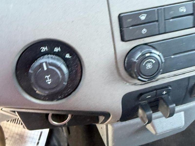 Ford Super Duty F-350 SRW XLT 4WD Crew Cab 8' Box 2014