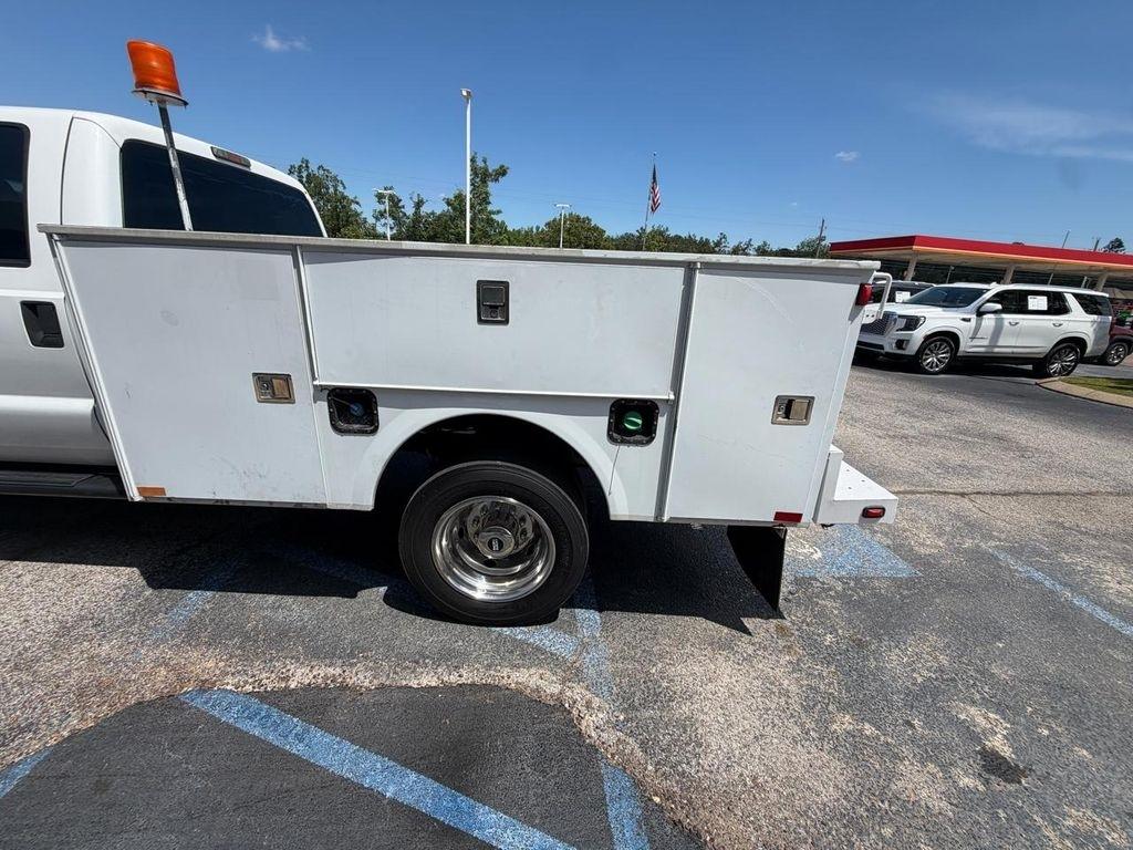 Ford Super Duty F-550 DRW 2WD Crew Cab 176" WB 60" CA XL 2012