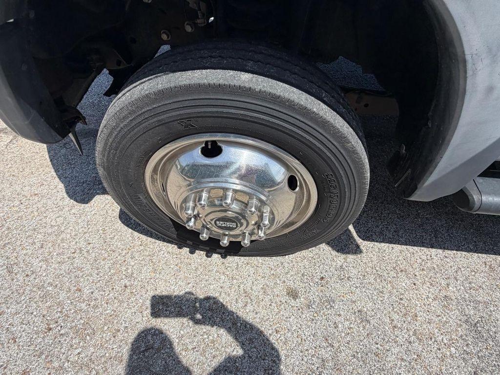 Ford Super Duty F-550 DRW 2WD Crew Cab 176" WB 60" CA XL 2012