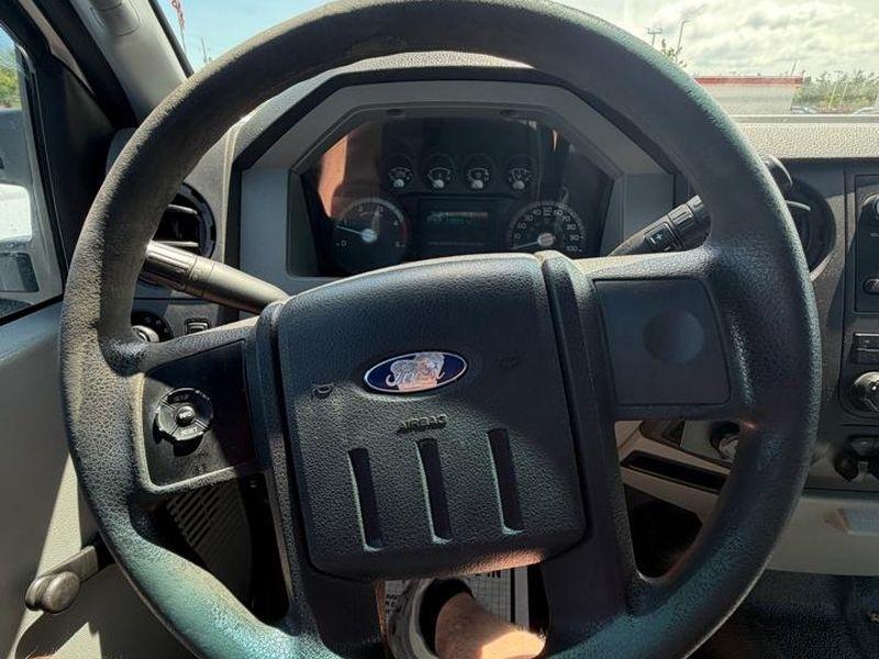 Ford Super Duty F-550 DRW 2WD Crew Cab 176" WB 60" CA XL 2012