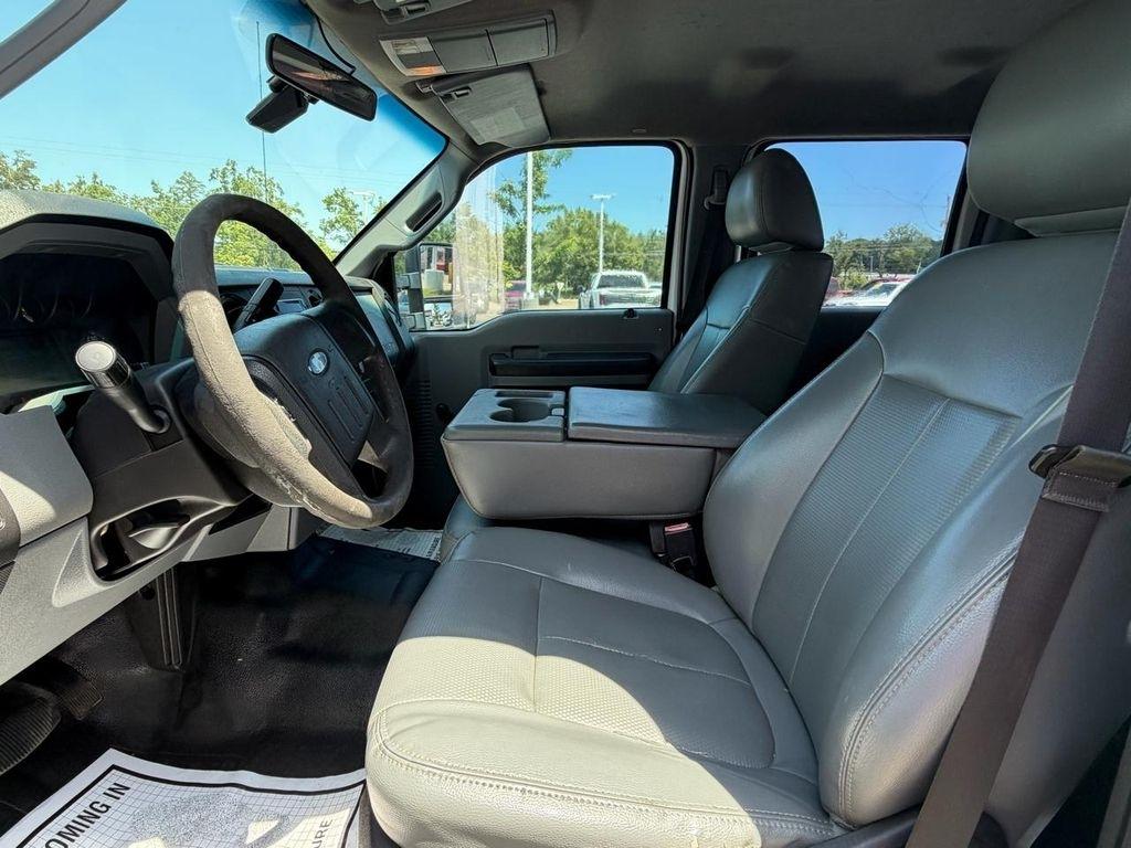Ford Super Duty F-550 DRW 2WD Crew Cab 176" WB 60" CA XL 2012