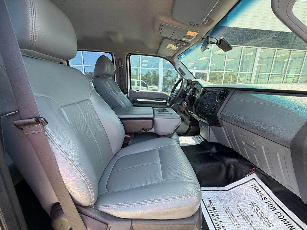 Ford Super Duty F-550 DRW 2WD Crew Cab 176" WB 60" CA XL 2012