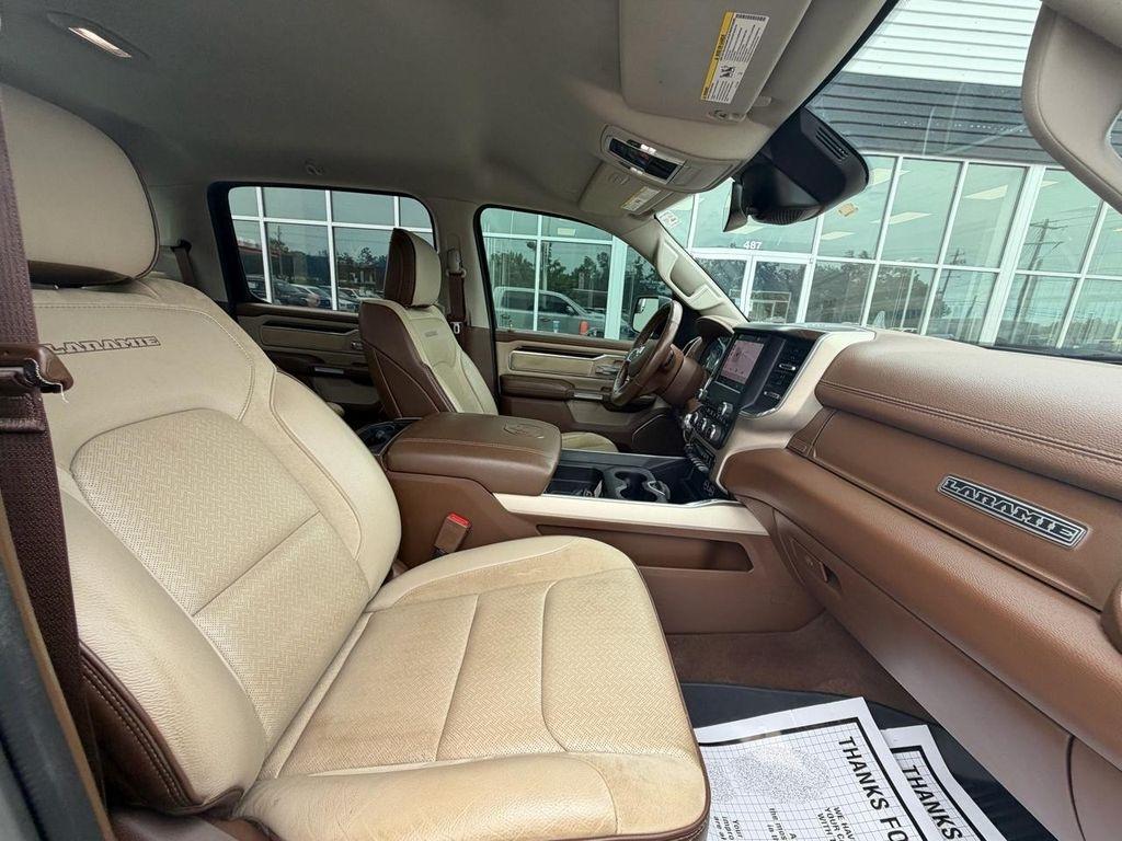 RAM 1500 Laramie 4x4 Crew Cab 5'7" Box 2022