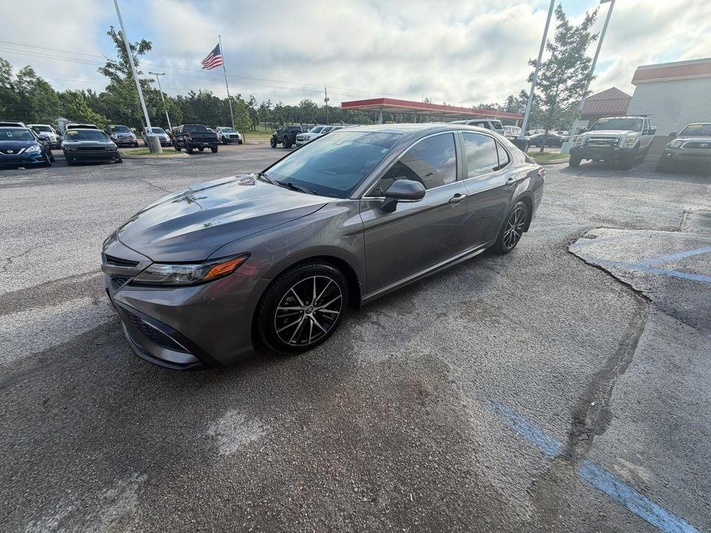 Toyota Camry Hybrid SE Nightshade CVT (Natl) 2023