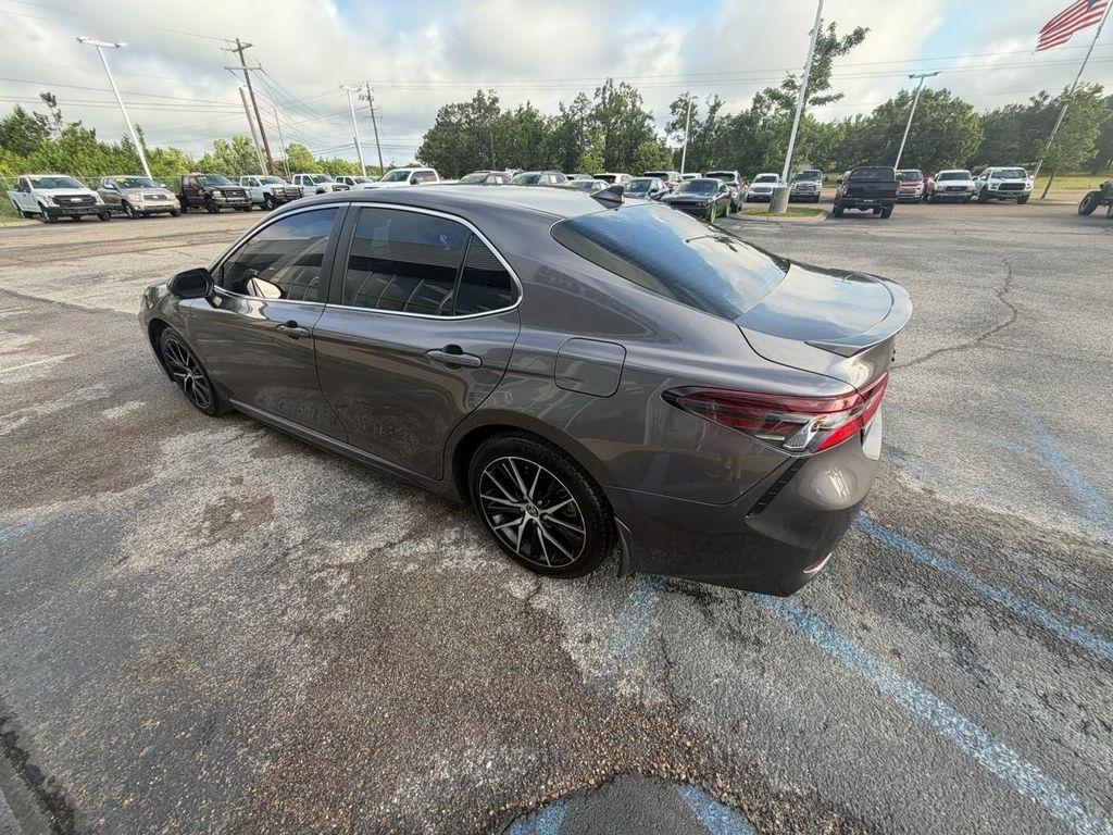 Toyota Camry Hybrid SE Nightshade CVT (Natl) 2023